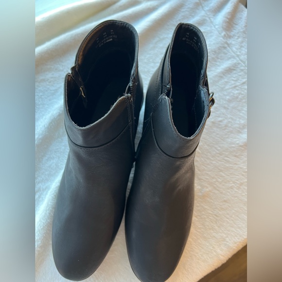 Beautiful Savaii New York black ankle boots. Brand new never used. - Picture 3 of 10